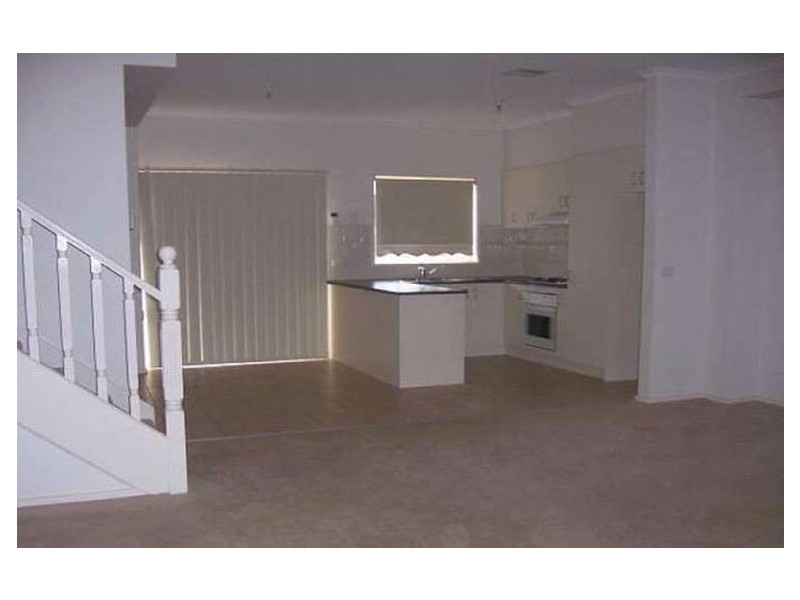 28 Athol Ave, Roxburgh Park VIC 3064