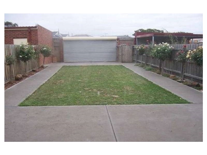 28 Athol Ave, Roxburgh Park VIC 3064