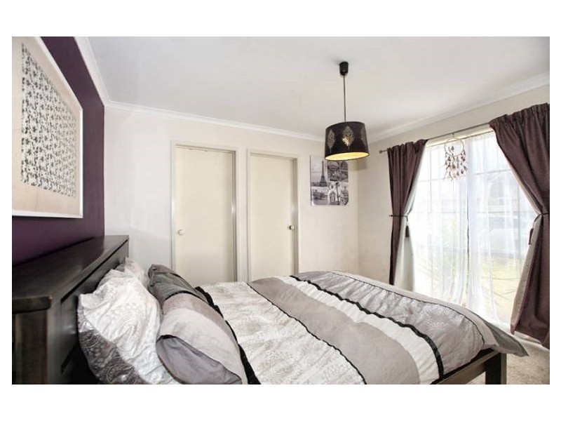 14 McLaurin Ave, Roxburgh Park VIC 3064