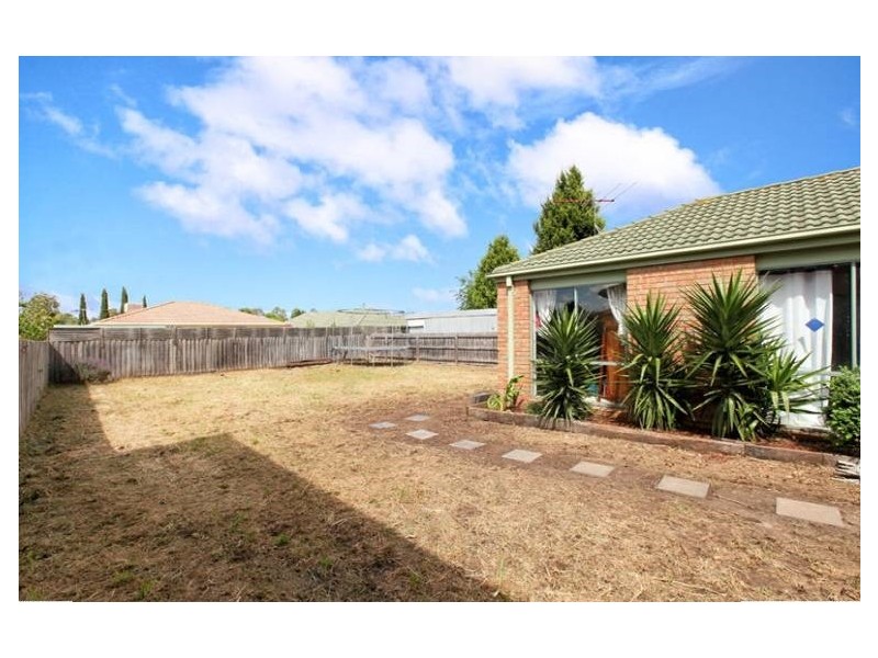 14 McLaurin Ave, Roxburgh Park VIC 3064