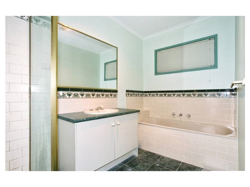 14 Edgecome Way, Roxburgh Park VIC 3064