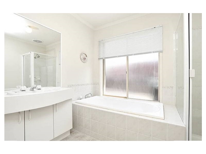 3 Carr Place, Roxburgh Park VIC 3064