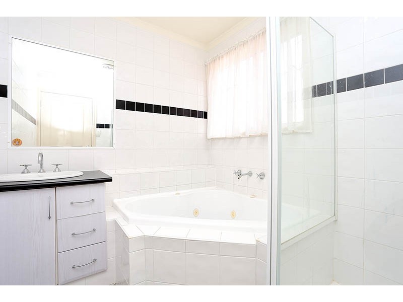 22 Rhine Drive, Roxburgh Park VIC 3064