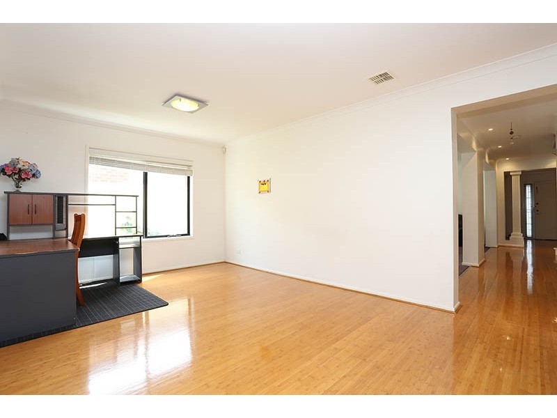 63 Lockwood Drive, Roxburgh Park VIC 3064