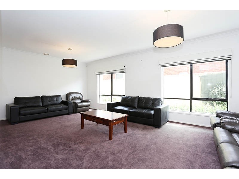 63 Lockwood Drive, Roxburgh Park VIC 3064