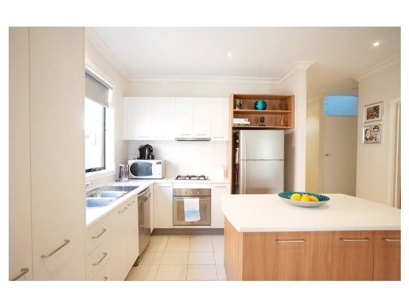 91 Ravenhill Blvd, Roxburgh Park VIC 3064