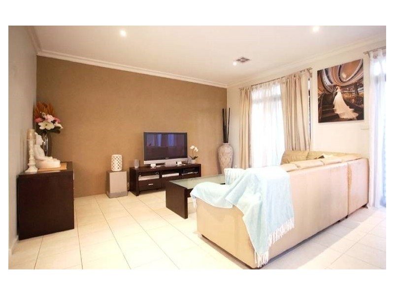 91 Ravenhill Blvd, Roxburgh Park VIC 3064