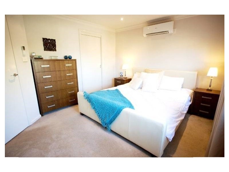 91 Ravenhill Blvd, Roxburgh Park VIC 3064