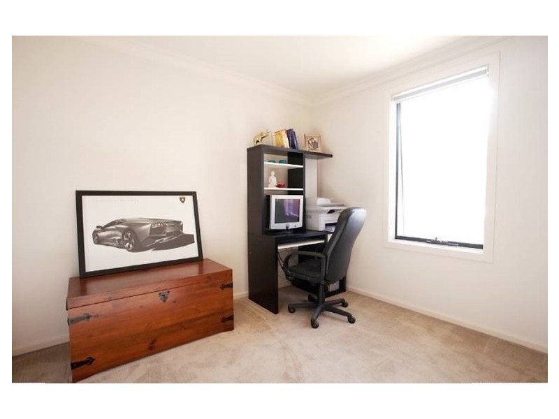 91 Ravenhill Blvd, Roxburgh Park VIC 3064