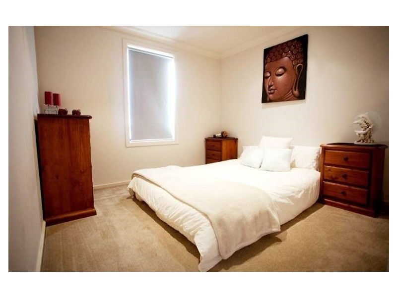 91 Ravenhill Blvd, Roxburgh Park VIC 3064