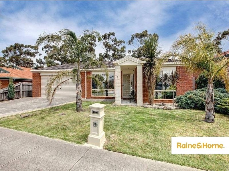 5 Bonney Place, Roxburgh Park VIC 3064