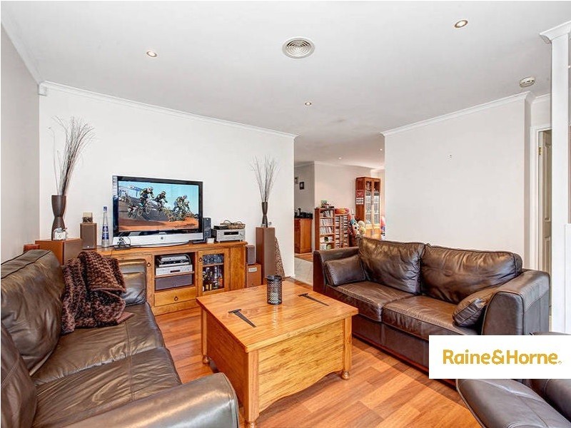 5 Bonney Place, Roxburgh Park VIC 3064