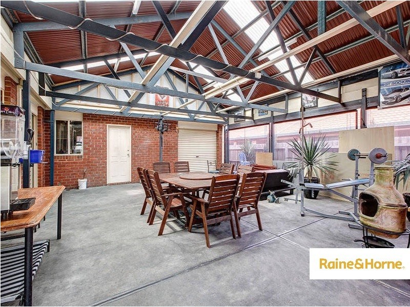 5 Bonney Place, Roxburgh Park VIC 3064