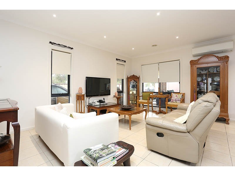 96 Hayfield Road, Roxburgh Park VIC 3064