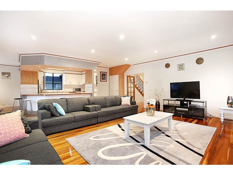 6 Mellor Rise, Roxburgh Park VIC 3064