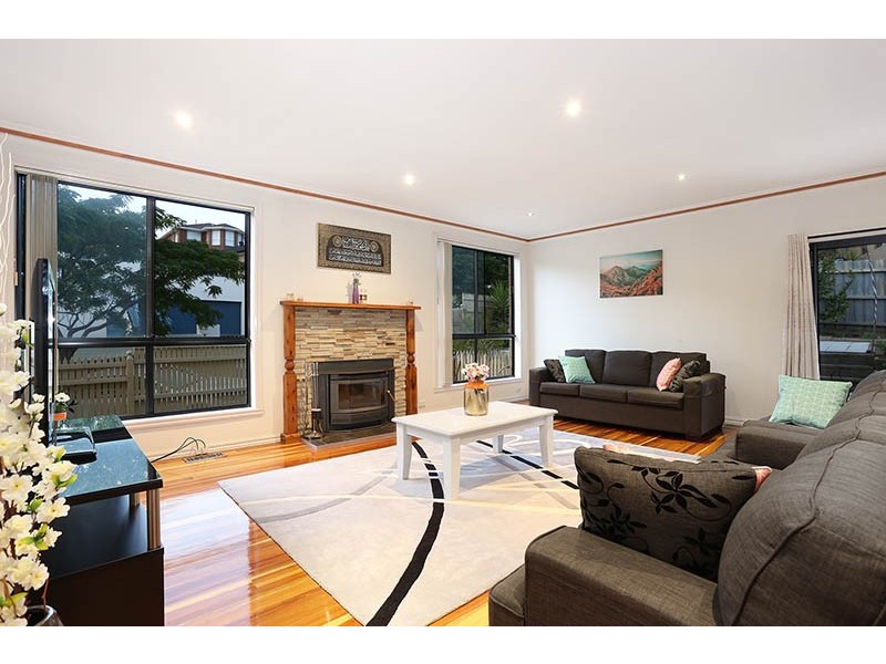 6 Mellor Rise, Roxburgh Park VIC 3064