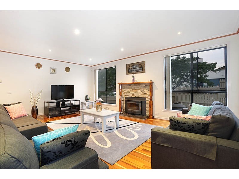 6 Mellor Rise, Roxburgh Park VIC 3064