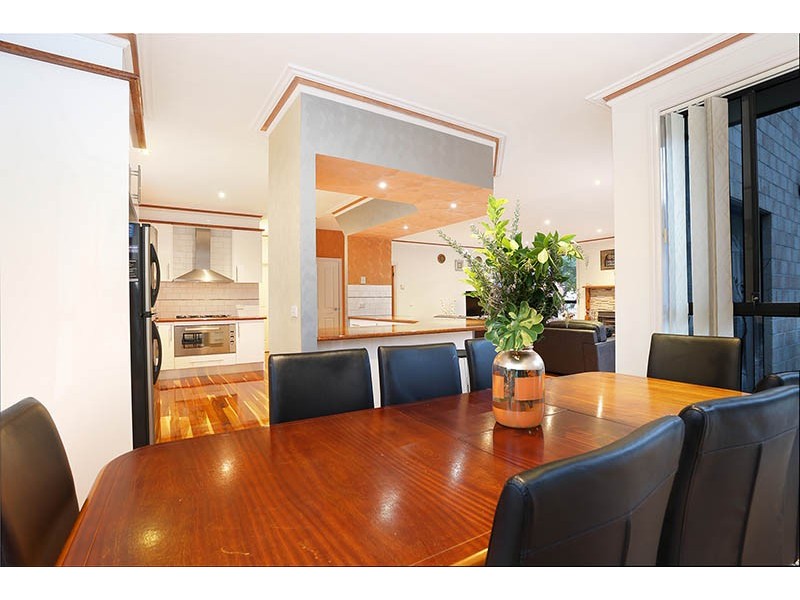 6 Mellor Rise, Roxburgh Park VIC 3064