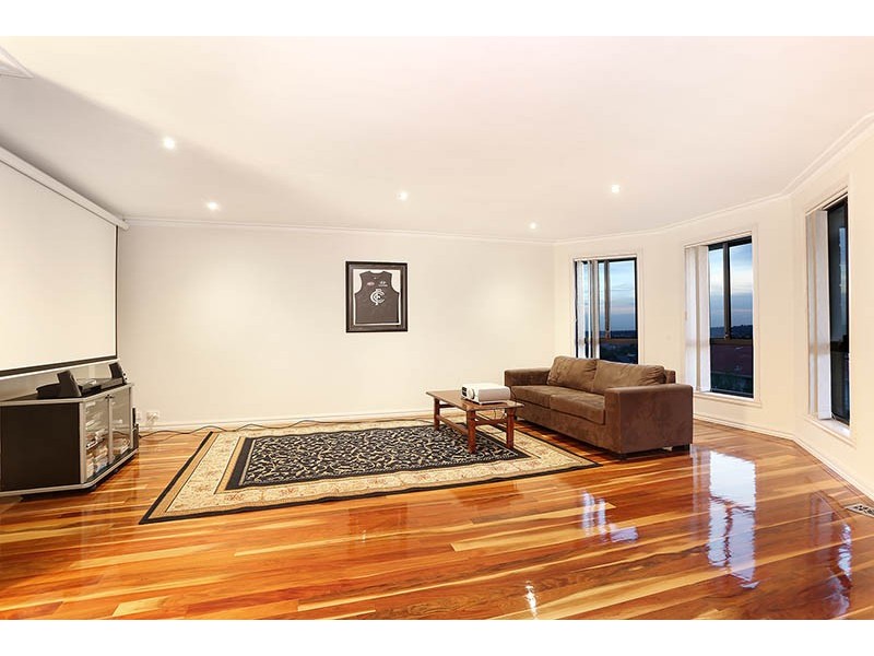 6 Mellor Rise, Roxburgh Park VIC 3064