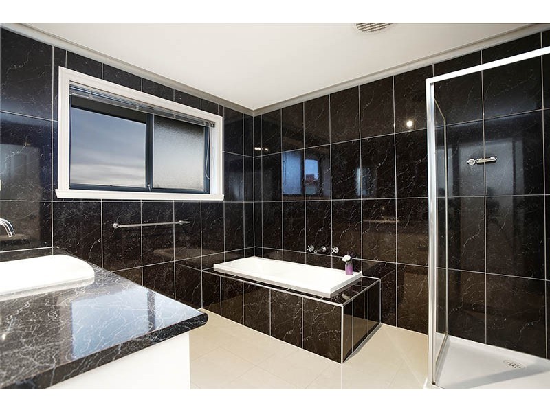 6 Mellor Rise, Roxburgh Park VIC 3064