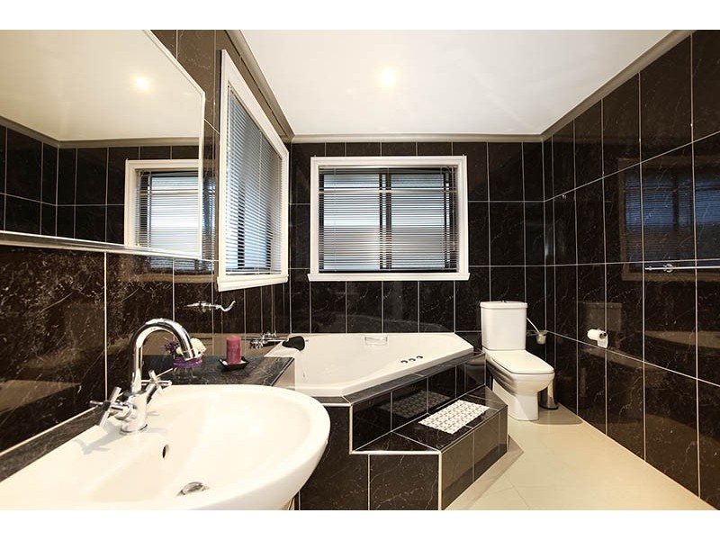 6 Mellor Rise, Roxburgh Park VIC 3064