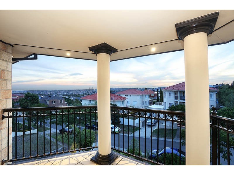 6 Mellor Rise, Roxburgh Park VIC 3064