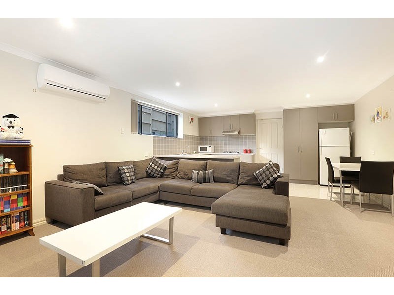 6 Mellor Rise, Roxburgh Park VIC 3064