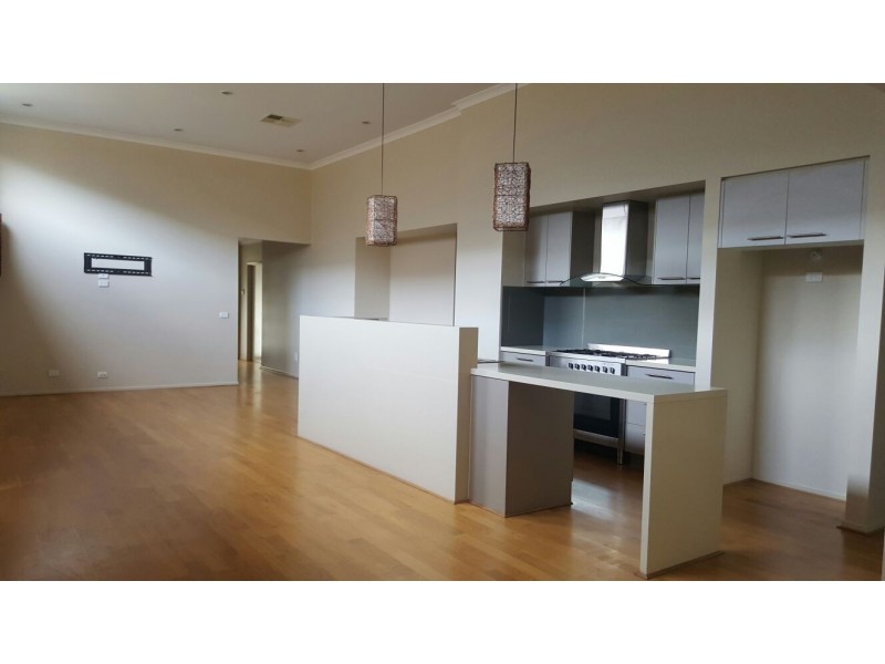 6 Katusra Retreat, Roxburgh Park VIC 3064