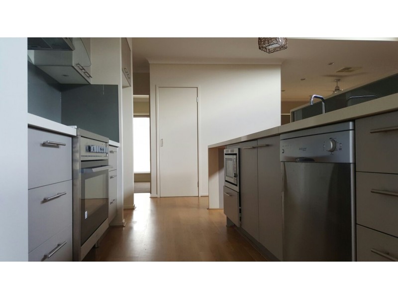 6 Katusra Retreat, Roxburgh Park VIC 3064