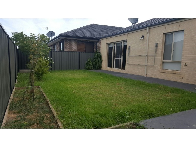 6 Katusra Retreat, Roxburgh Park VIC 3064