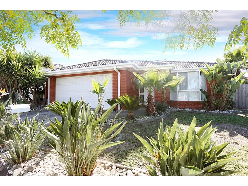 31 Mckeown Crescent, Roxburgh Park VIC 3064