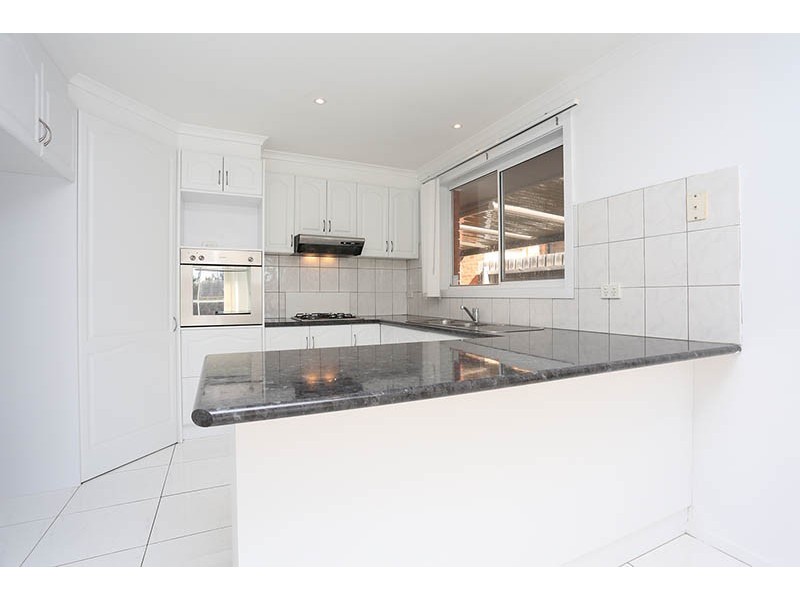 31 Mckeown Crescent, Roxburgh Park VIC 3064