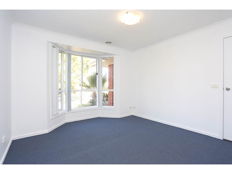 31 Mckeown Crescent, Roxburgh Park VIC 3064