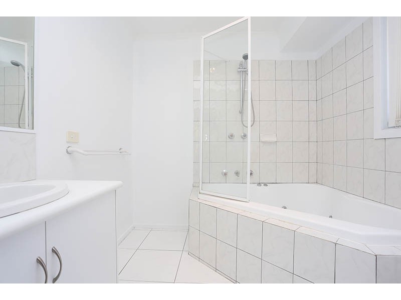 31 Mckeown Crescent, Roxburgh Park VIC 3064