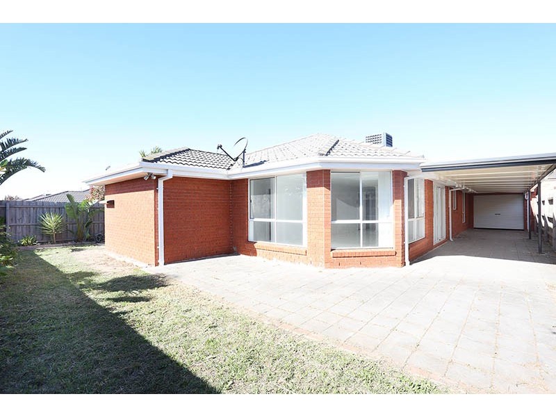 31 Mckeown Crescent, Roxburgh Park VIC 3064