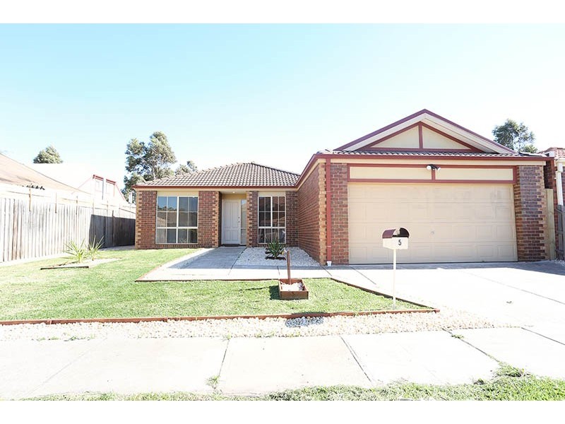 5 Hawker Avenue, Roxburgh Park VIC 3064