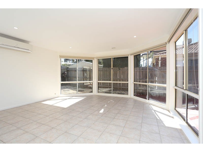 5 Hawker Avenue, Roxburgh Park VIC 3064