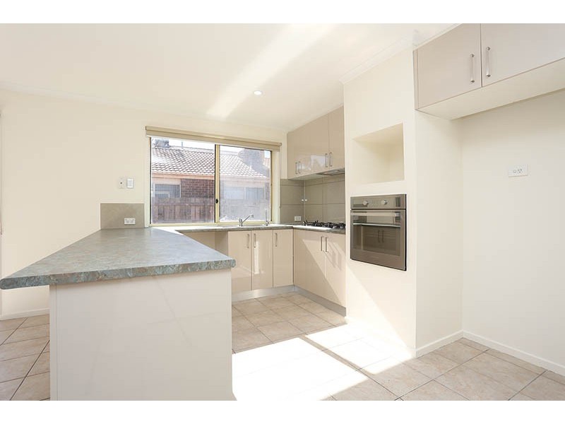 5 Hawker Avenue, Roxburgh Park VIC 3064