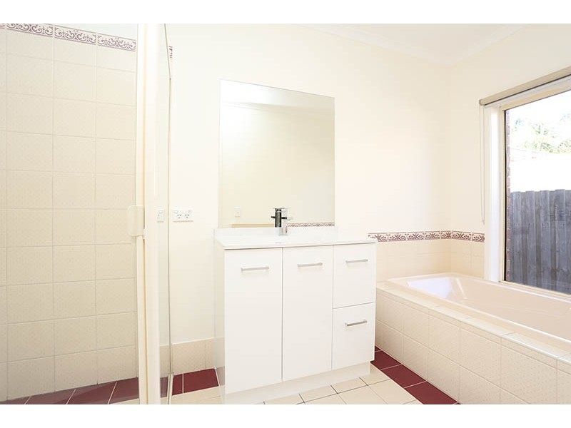 5 Hawker Avenue, Roxburgh Park VIC 3064