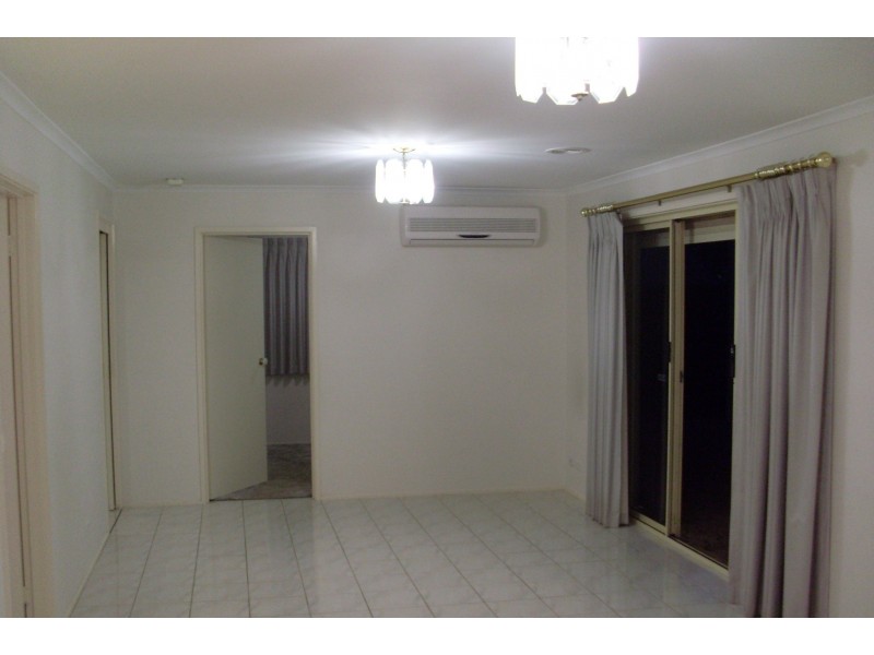 6 Terrell Court, Roxburgh Park VIC 3064