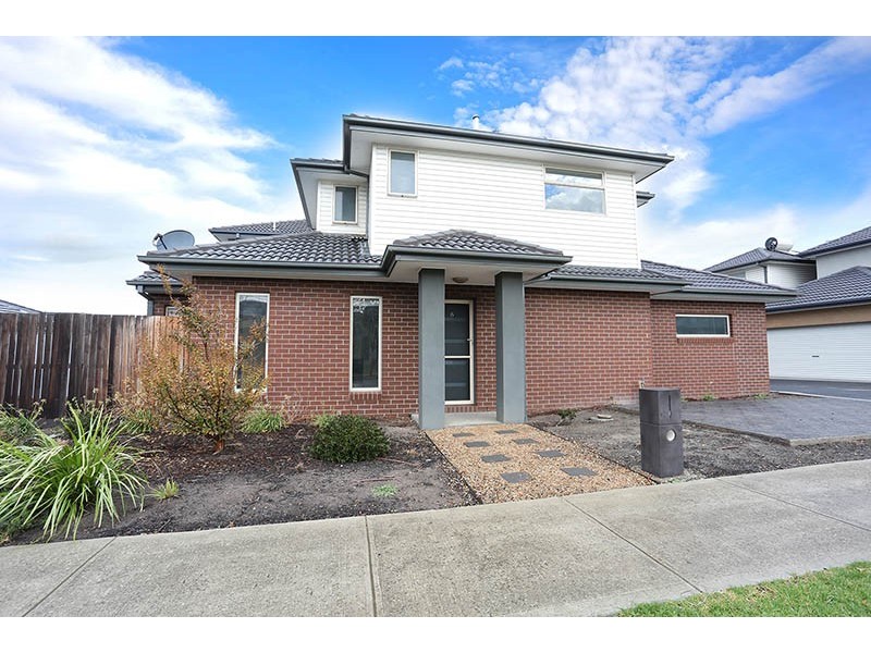 6 Wyndcliffe Way, Roxburgh Park VIC 3064