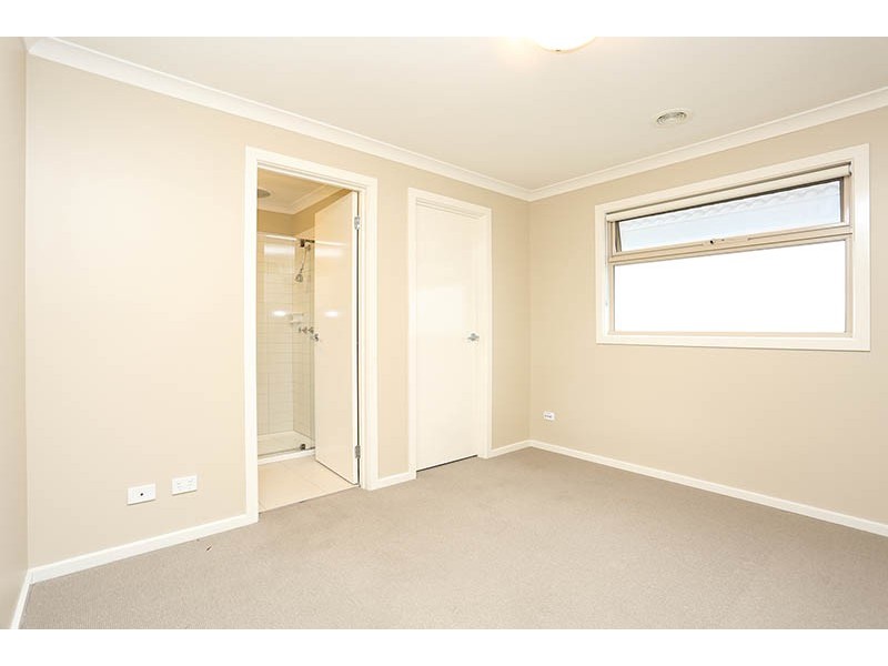 6 Wyndcliffe Way, Roxburgh Park VIC 3064