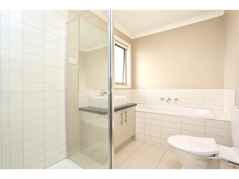 6 Wyndcliffe Way, Roxburgh Park VIC 3064