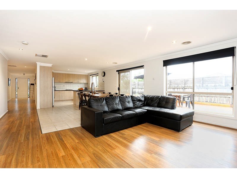 10 Ferntree Walk, Roxburgh Park VIC 3064