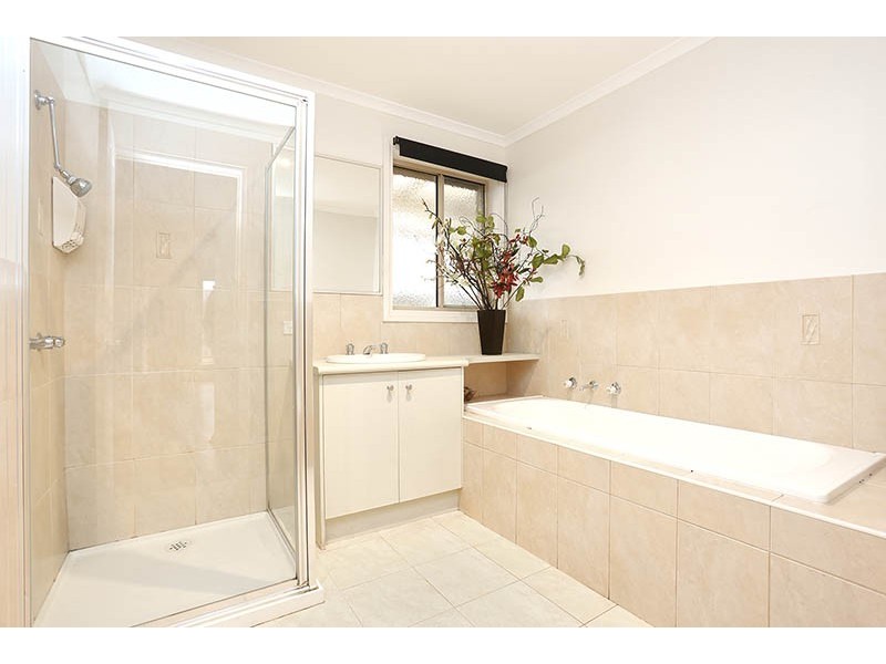 10 Ferntree Walk, Roxburgh Park VIC 3064