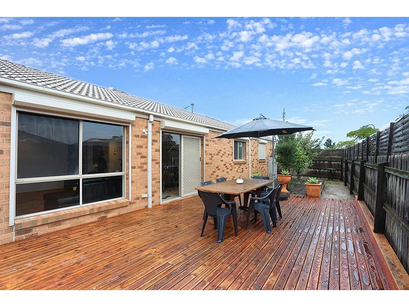 10 Ferntree Walk, Roxburgh Park VIC 3064