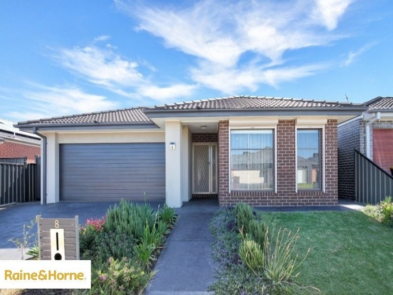8 Faith Rd, Craigieburn VIC 3064