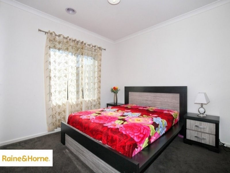 8 Faith Rd, Craigieburn VIC 3064
