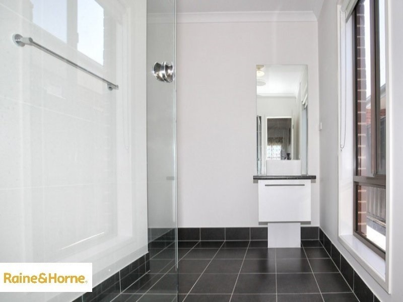 8 Faith Rd, Craigieburn VIC 3064