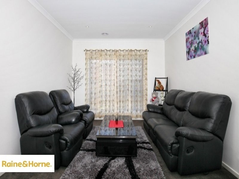 8 Faith Rd, Craigieburn VIC 3064